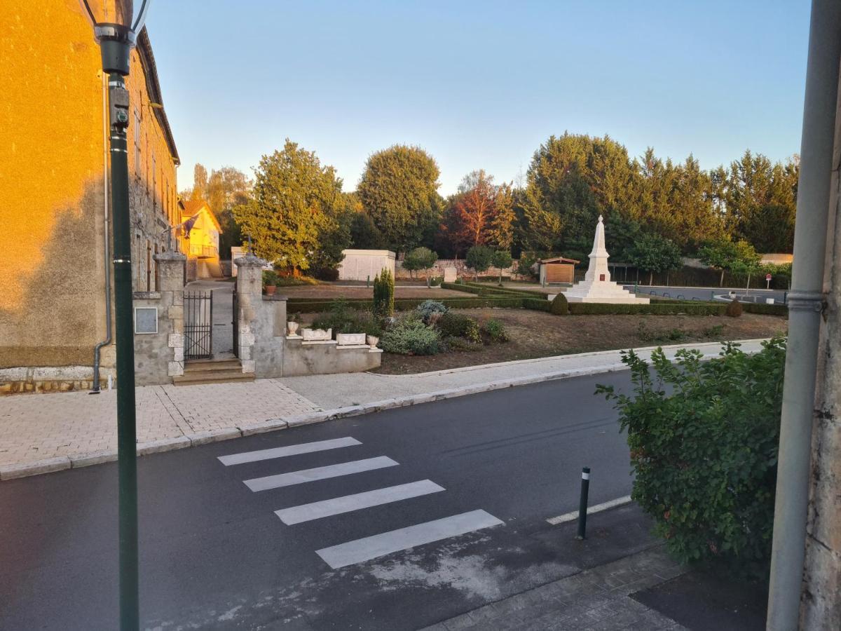 Logement Entier Situe A Taponnat Fleurignac. Luaran gambar